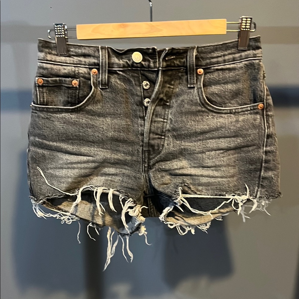 Women’s Levi’s 501 Charcoal Gray Denim shorts. 25. High Rise